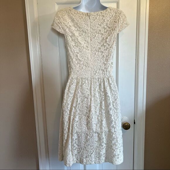 White/cream lace dress   - Picture 5 of 6